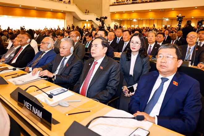 NA Chairman Tran Thanh Man (front, second from right) attends the opening ceremony of the sixth World Conference of Speakers of Parliament in Geneva on July 29. (Photo: VNA)