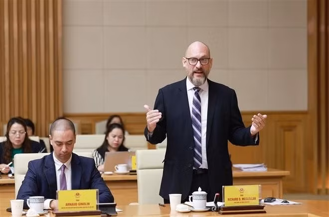 Richard D. McClellan, founder and CEO of RMAC Advisory, speaks at the conference. (Photo: VNA)