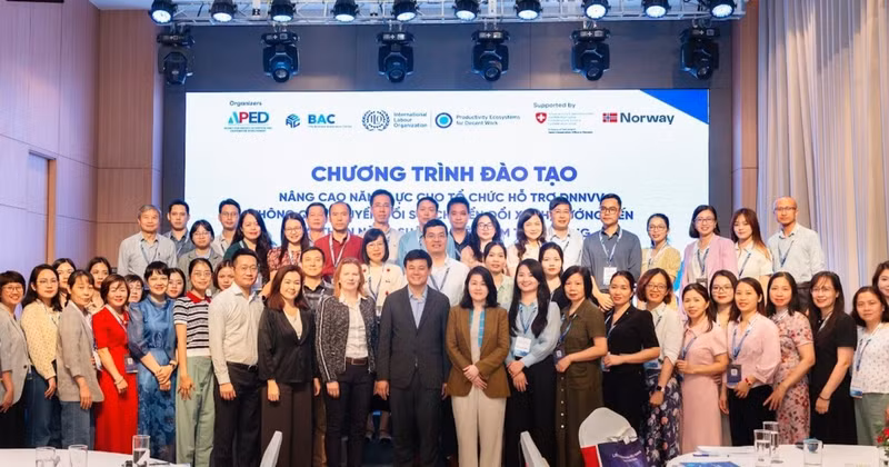 Participants at the training course.