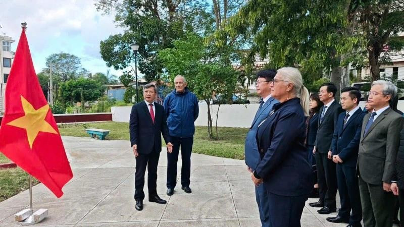 Ambassador Le Quang Long delivers remarks at the event. (Photo courtesy of the Vietnamese Embassy in Cuba)