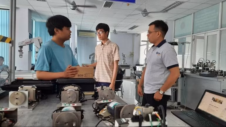 Automation training at the High-Tech Park Training Centre, Ho Chi Minh City High-Tech Park.