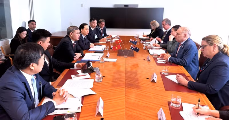 An overview of the working session between Vietnamese Minister of Finance Ngo Van Tuan and Australian Minister for Trade and Tourism, Senator Don Farrell. (Photo courtesy of Vietnamese Ministry of Finance)