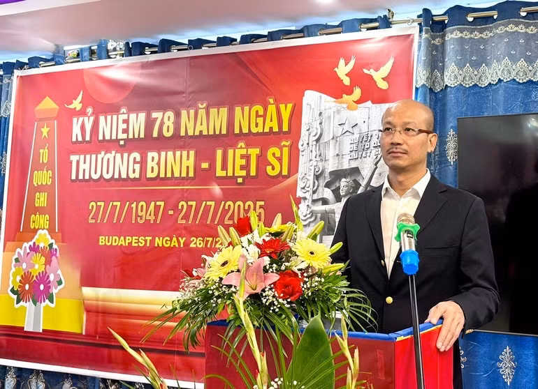 Ambassador Bui Le Thai speaks at the ceremony. (Photo: Embassy of Viet Nam in Hungary)