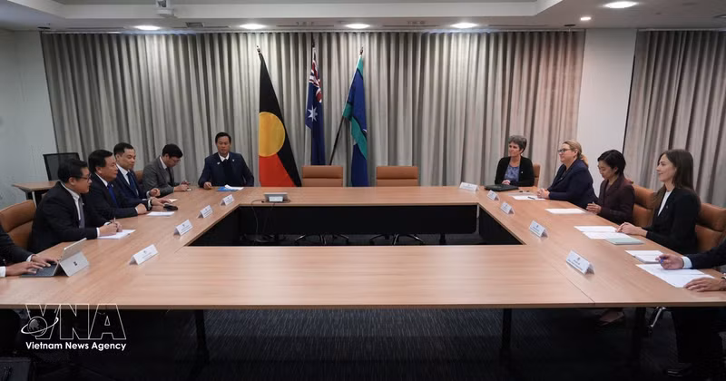 At the working session between the Vietnamese delegation and the DFAT. (Photo: VNA)