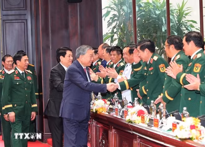 Party General Secretary To Lam and delegates at the closing ceremony of the 12th VPA Party Congress in Ha Noi on October 2, 2025. (Photo: VNA)