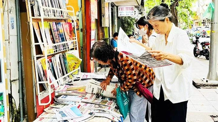 Reading print newspapers is still a daily habit of many people.