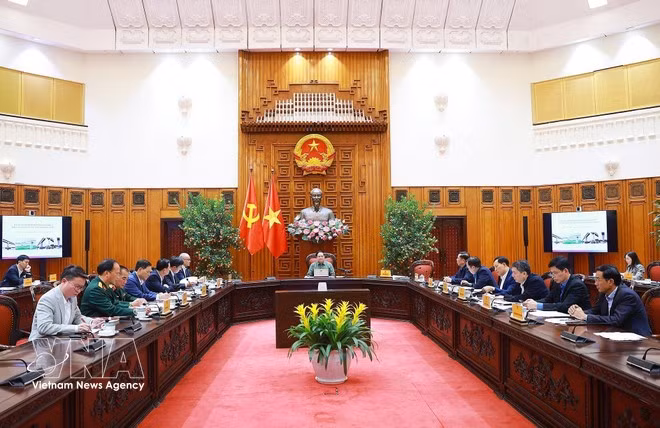 An overview of the meeting between standing Government members and representatives of ministries, agencies and Phu Tho province (Photo: VNA)