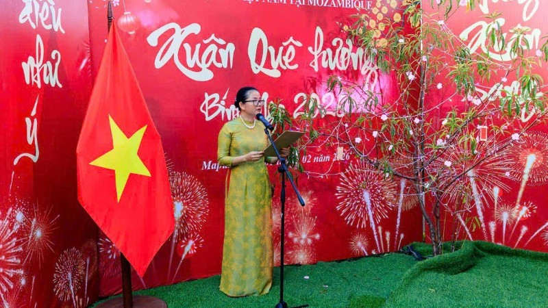 Vietnamese Ambassador to Mozambique Tran Thi Thu Thin speaks at the “Homeland Spring” programme. (Photo courtesy of Vietnamese Embassy in Mozambique)