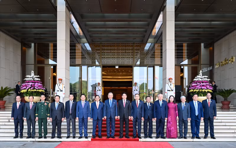 General Secretary To Lam, along with Party, State, and National Assembly leaders, at the 10th Session of the 15th National Assembly. (Photo: Duy Linh)