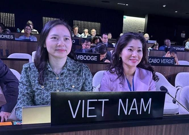 Ambassador Nguyen Thi Van Anh (L), Head of the Permanent Delegation of Viet Nam to UNESCO, and Dr. Nguyen Phuong Hoa, Director of the Department of International Cooperation under the Ministry of Culture, Sports and Tourism, attend the conference. (Photo: VNA)