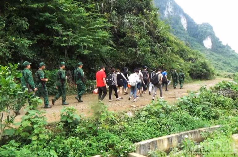 Cao Bang Provincial Border Guard forces prevent illegal entry and exit activities across the border. (Photo: Border Guard)