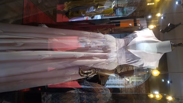 Haitian designer runs new fashion brand in Hanoi ảnh 5