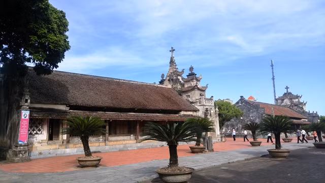 Bewildered Phat Diem Cathedral’s architecture ảnh 8