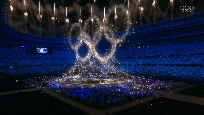 Fireworks illuminate Tokyo as Japan take its Olympic bow ảnh 13