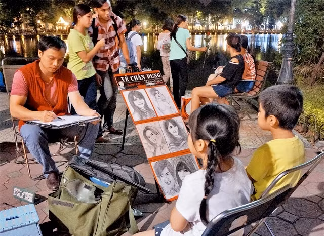 Hanoi walking streets – new hotspot for cultural activities and entertainment ảnh 6