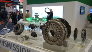 Photo taken on Nov. 4, 2025 shows a heavy-duty clutch for commercial vehicles displayed at the Automotive Aftermarket Products Expo 2025 (AAPEX) in Las Vegas, Nevada, the United States. The Automotive Aftermarket Products Expo 2025, held in Las Vegas from Tuesday to Thursday, features more than 2,700 global exhibitors across 5,500 booths and is expected to attract over 45,000 attendees from more than 120 countries, said the organizers. (Photo: Xinhua)