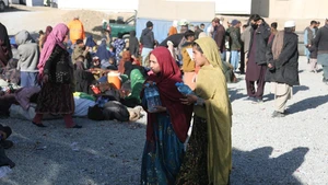 Newly arrived Afghan refugees receive water at a temporary camp in Kabul, Afghanistan, Nov. 23, 2025. A total of 2,102 Afghan families with 11,855 members returned to their homeland from neighboring Iran and Pakistan on Saturday, Afghanistan's High Commission for Addressing Returnees Problems said Sunday. (Photo: Xinhua)