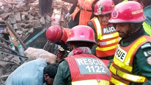 Rescuers work at the explosion site of a chemical factory in Faisalabad, Punjab province, Pakistan, Nov. 21, 2025. Twelve people were killed and scores of others injured on Friday morning when a boiler exploded at a chemical factory in a residential locality in Pakistan's eastern Punjab province, police sources said. (Photo: Xinhua)