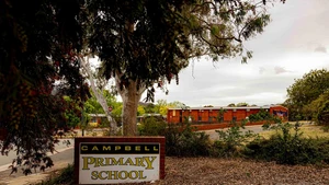 This photo taken on Nov. 17, 2025 shows the closed Campbell Primary School in Canberra, Australia. More than 70 schools in the Australian capital of Canberra were ordered to close on Monday due to growing concerns about possible asbestos contamination from decorative sand products. The government of the Australian Capital Territory (ACT) said that 71 of 94 public schools in Canberra and surrounding suburbs would be closed on Monday after an audit found widespread use of sand products in which asbestos had been detected. (Photo: Xinhua)