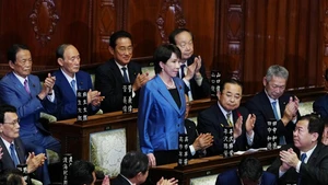 Takaichi Sanae (C) rises to accept a round of applause after winning the prime ministerial designation vote in the House of Representatives in Tokyo, Japan, Oct. 21, 2025. Takaichi Sanae, leader of Japan's ruling Liberal Democratic Party (LDP), was officially elected the country's prime minister on Tuesday after winning in both houses of parliament, becoming the country's first female leader. (Photo: Xinhua)