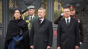 Latvian President Edgars Rinkevics (R, front) and visiting King Frederik X (C, front) and Queen Mary (L, front) of Denmark attend an official welcome ceremony at the Riga Castle in Riga, Latvia, Oct. 28, 2025. Latvian President Edgars Rinkevics met with visiting King Frederik X and Queen Mary of Denmark here on Tuesday to discuss bilateral relations, defense cooperation, security in the Baltic Sea region, and Ukraine situation. (Photo: Xinhua)