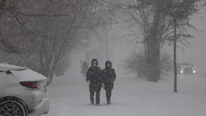 People walk in a blizzard in Vladivostok, Russia, Jan. 10, 2026. (Photo: Xinhua)