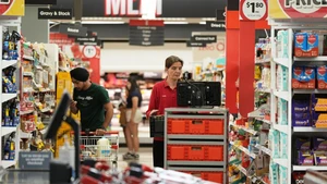 A staff member checks stock at a supermarket in Canberra, Australia, on Jan. 22, 2026. Australia's unemployment rate fell to 4.1 percent in December as the total number of hours worked by Australians hit two billion for the first time, according to official figures released on Thursday. The Australian Bureau of Statistics (ABS) said that the unemployment rate dropped from 4.3 percent in November to 4.1 percent in December, the equal-lowest level recorded in 2025. (Photo: Xinhua)