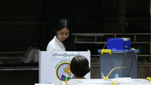 A voter casts her vote at a polling station in Yangon, Myanmar, Jan. 25, 2026. The final phase of Myanmar's multi-party democratic general election began on Sunday morning, with polling stations opening in about 60 townships. (Photo: Xinhua)