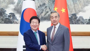 Chinese Foreign Minister Wang Yi, also a member of the Political Bureau of the Communist Party of China Central Committee, meets with Park Byeong-seug, special envoy of President of the Republic of Korea (ROK) Lee Jae-myung, in Beijing, capital of China, Aug. 24, 2025. (Photo: Xinhua) 