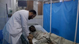 An injured person receives treatment at a hospital in Kunar province, Afghanistan, Sept. 1, 2025. The death toll from the earthquake in eastern Afghanistan's Kunar and Nangarhar provinces has risen to 812, with 2,817 others injured, the country's Ministry of Interior Affairs said in a statement on Monday. (Photo: Xinhua)