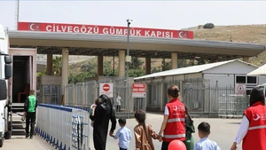 A Syrian family prepares to enter Syria from Türkiye under the escort of Turkish immigration workers at the Cilvegozu Border Gate in Reyhanli district of Hatay, Türkiye, Sept. 29, 2025. Turkish Interior Minister Ali Yerlikaya said on Monday that a total of 509,387 Syrians have returned to their country through the voluntary return process following the fall of former Syrian President Bashar al-Assad's regime in December 2024. (Mustafa Kaya/Handout via Xinhua)