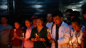 People attend a candlelight vigil for victims of protests over the previous days in Kathmandu, Nepal, Sept. 11, 2025. A peaceful rally turned violent in Kathmandu and other parts of the country on Monday and Tuesday, leaving 30 dead and more than 1,000 others injured by Wednesday, as reported by the Nepali Ministry of Health and Population. (Photo: Xinhua) 