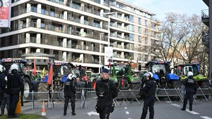 Police officers secure a road as farmers park tractors during a protest near the Europa Building in Brussels, Belgium, Dec. 18, 2025. Thousands of farmers from across Europe rallied near the European Parliament and the Europa Building in Brussels on Thursday as European Union (EU) leaders convened for a summit, with a long-negotiated trade deal with the South American bloc Mercosur on the agenda. (Photo: Xinhua)
