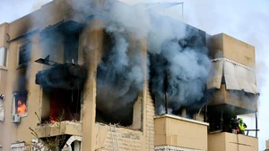 Firefighters extinguish the fire in a building hit by Israeli drone strikes in Haret Saida, Lebanon, March 14, 2026. Lebanon's Public Health Ministry said the death toll from Israeli attacks in the country since March 2 has risen to 826, with 2,009 people wounded. (Photo: Xinhua)