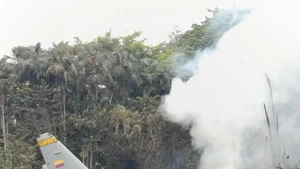 People gather near a military aircraft crash site in the province of Putumayo, Colombia, March 23, 2026. The death toll from a Colombian military aircraft crash in southern Colombia's Putumayo region has risen to 66, with 57 others injured, local media reported on Monday, citing military sources. (Photo: Xinhua)