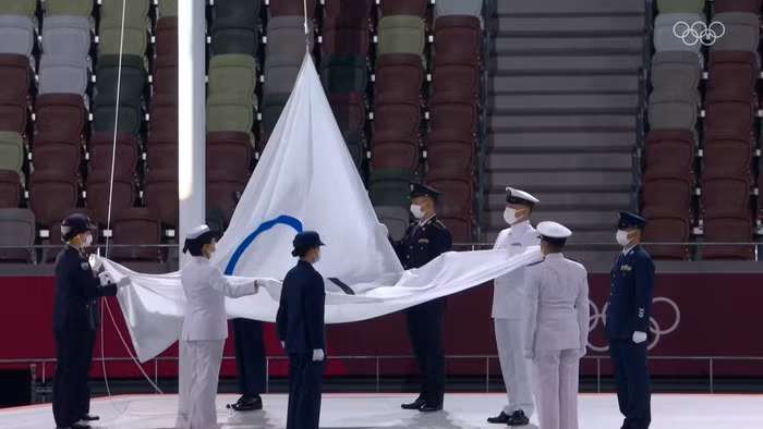 Fireworks illuminate Tokyo as Japan take its Olympic bow ảnh 22