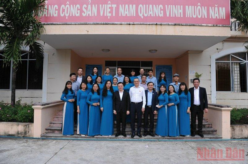 Nhan Dan Newspaper Editor-in-Chief Le Quoc Minh works in Phu Yen ảnh 4 Nhan Dan Newspaper Editor-in-Chief Le Quoc Minh works in Phu Yen ảnh 4