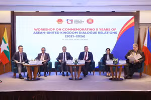 Delegates at the workshop on commemorating 5 years of ASEAN - UK Dialogue Relations in Ha Noi on June 10 (Photo: VNA)
