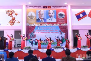 An art performance at the event (Photo: nhandan.vn)