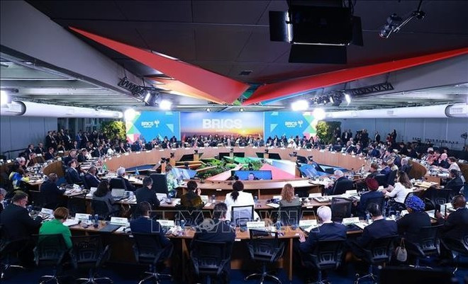 Delegates at the high-level discussion on “Strengthening Multilateralism, Economic–Financial Issues, and Artificial Intelligence” at the expanded BRICS summit 2025. (Photo: VNA) tin-9.jpg