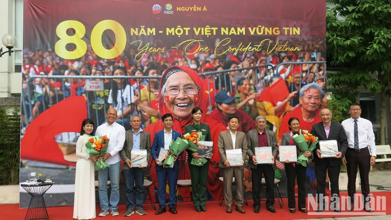 ndo-br-trien-lam-anh-nguyen-a-hoc-vien-ngoai-giao-2.jpg