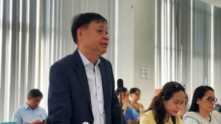 Associate Professor Dr Le Quoc Cuong, Deputy Head of the Management Board of the Ho Chi Minh City High-Tech Park, speaking at the seminar. 222-4740.jpg