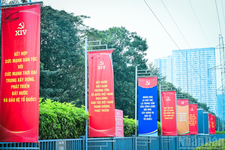 Propaganda slogans with concise wording that highlight the theme of the 14th National Party Congress are positioned at easily visible locations with heavy foot traffic.