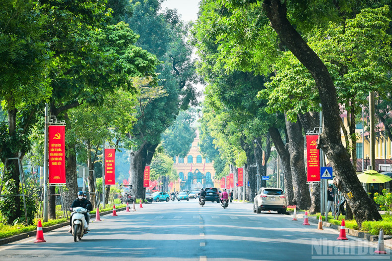 Along the streets, systems of panels, banners, Party flags and National Flags are installed neatly and uniformly, creating a festive yet dignified atmosphere.