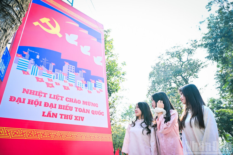 These forms of visual communication and public mobilization not only give Ha Noi a refreshed appearance, but also convey the sentiments and expectations of the people toward the 14th National Congress of the Communist Party of Viet Nam.