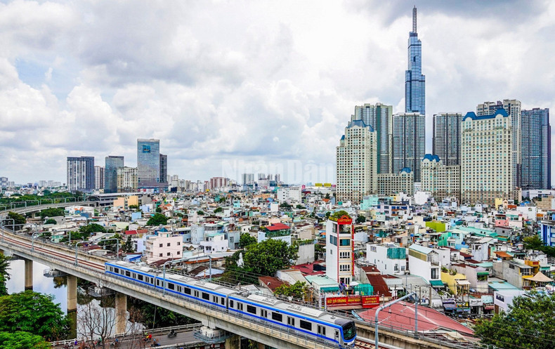 With its introduction, the metro has helped reduce pressure on ground traffic, improve air quality and stimulate commercial–service development along the route. Metro line No.1 has now become part of the daily rhythm of a dynamic, modern City.