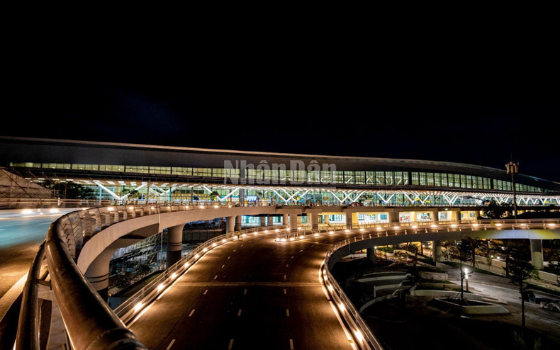 With a total investment of nearly 11 trillion VND, a floor area of more than 112,000m² and a designed capacity of 20 million passengers/year, Terminal T3 officially commenced commercial operations in April 2025.