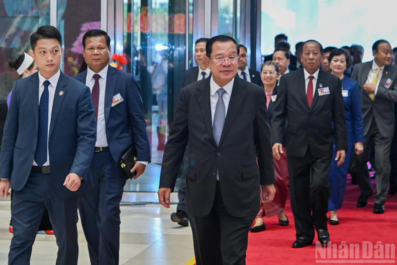 Samdech Techo Hun Sen, President of the Cambodian People’s Party and President of the Cambodian Senate,went to attend the banquet. Samdech Techo Hun Sen, President of the Cambodian People’s Party and President of the Cambodian Senate,went to attend the banquet.