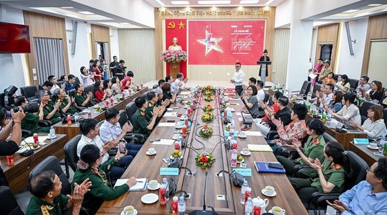 Press conference announcing the political-art program “To quoc trong tim.” (Photo: Thanh Dat) bai-5.png