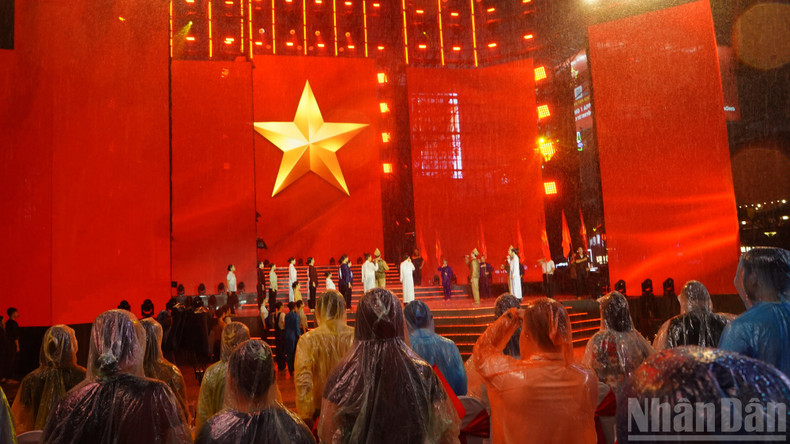 “Independence Star” was not only an artistic event marking the 80th anniversary of the August Revolution (August 19, 1945 – August 19, 2025) and the National Day of the Socialist Republic of Viet Nam (September 2, 1945 – September 2, 2025), but also an expression of gratitude to the generations who came before. It provided an opportunity for citizens to reflect on 80 years of resilience and pride while placing trust in the future. 4.jpg